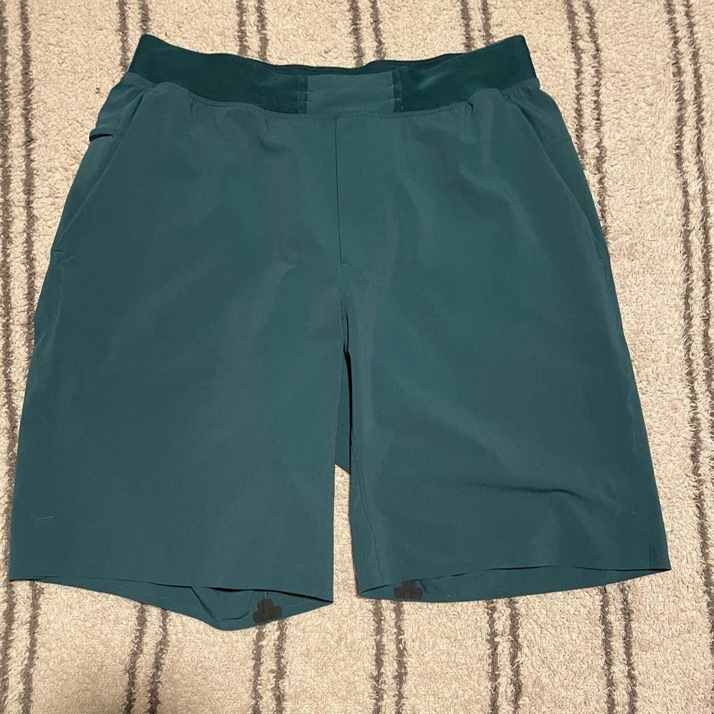 Lululemon T.H.E license to train Shorts Medium 9” with linerless
